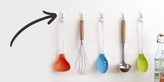 Utensílios de cozinha coloridos.
