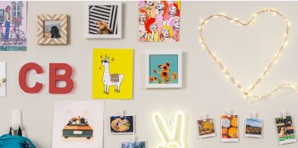 Ideas para decorar y pegar cuadros en la pared, sin usar herramientas. Ganchos adehsivos Command.
