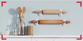 Organización de utensilios de cocina, sin herramientas, con ganchos adhesivos Command.